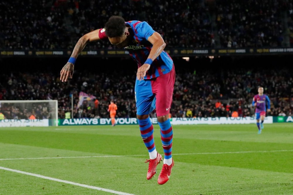  美因茨进攻端全面开花主场大胜提升联赛排名